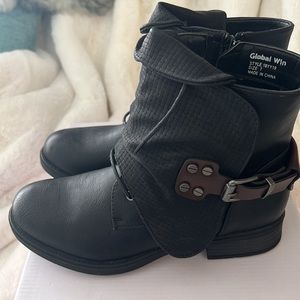 NWT Global Win Ankle Boots